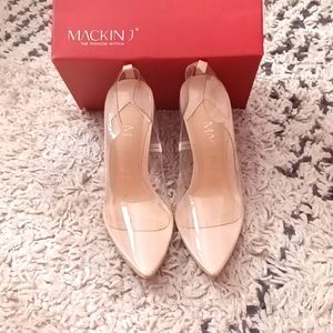 I m selling mackin j pump heels